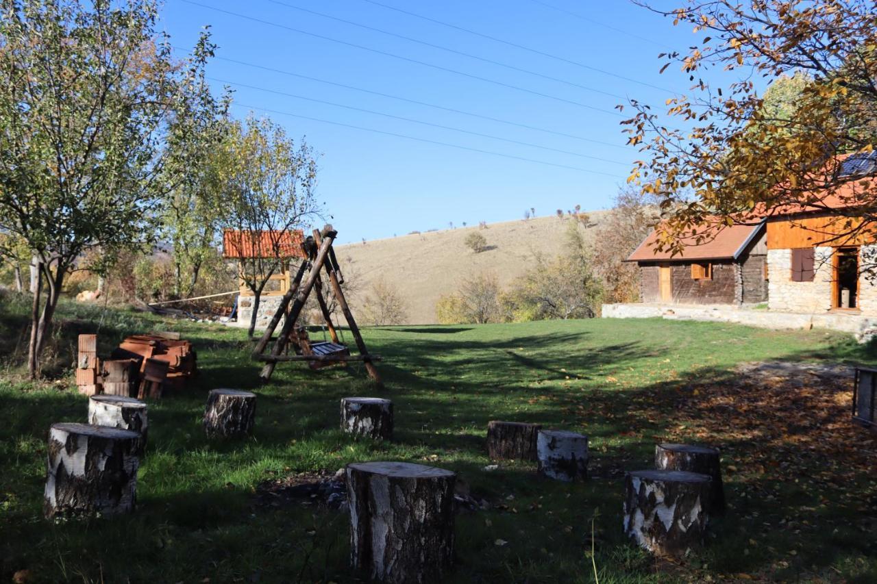 Salas U Bregu In Cheile Carasului Krassóvár Kültér fotó